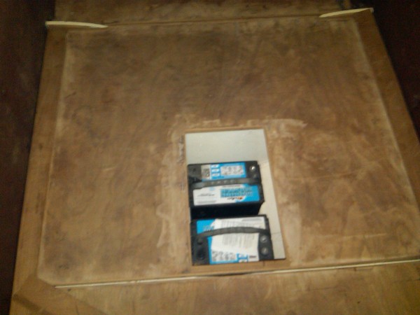 IMG00145-20100901-0430.jpg (643.91 KiB) Viewed 520162 times The original place for the batteries was used. However, we use two batteries and place on a wooden plate. The cover shall have non visible hinges.