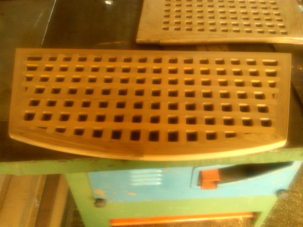 IMG00308-20101121-1146.jpg (479.82 KiB) Viewed 303079 times The one at the back does not belong to my boat...